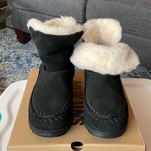 Muk Luks Black Ankle Boots with Cream Lining
